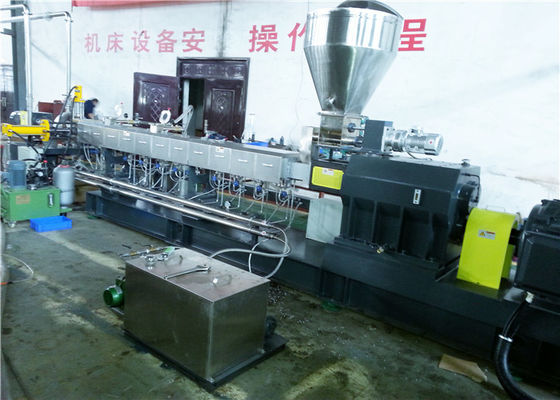 چین ماشین اکسترودر پلاستیک دو پیچ با خروجی 500kg / hr بهره وری بالا تامین کننده